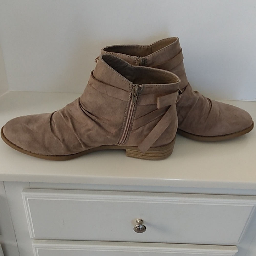 Sugar Women's Tan Distressed Ankle Boots